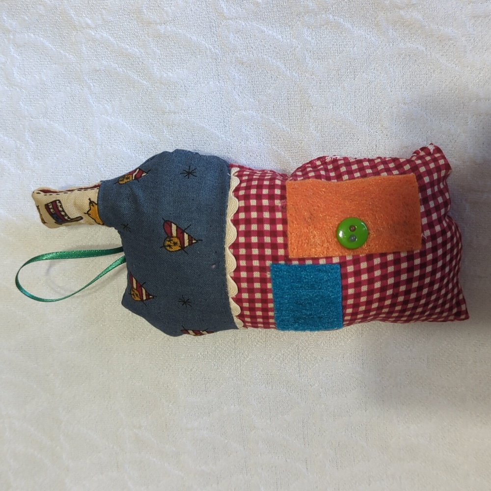 Hand Crafted House Ornament for a Christmas decoration - Picture 3 of 4